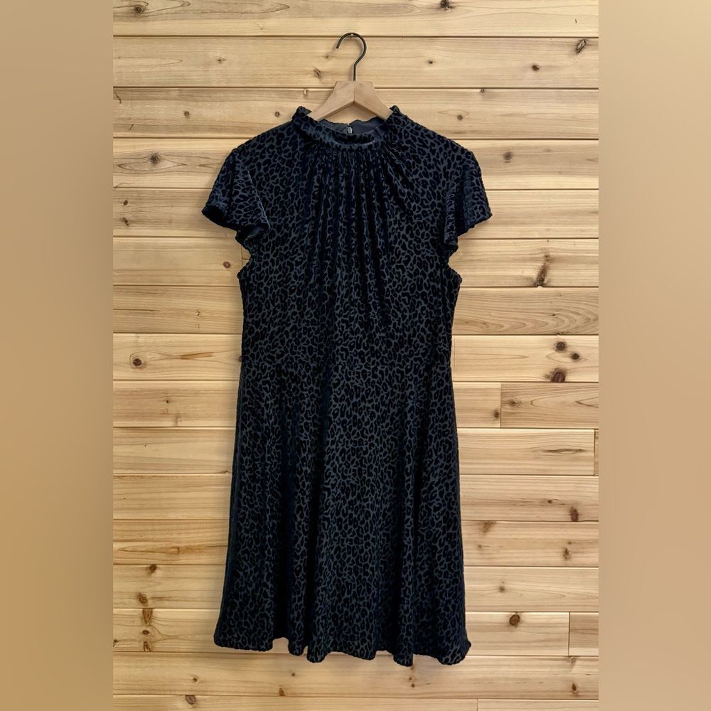 Adrianna Papell Size 12 Velvet Leopard Print Black High Neck Mini Dress